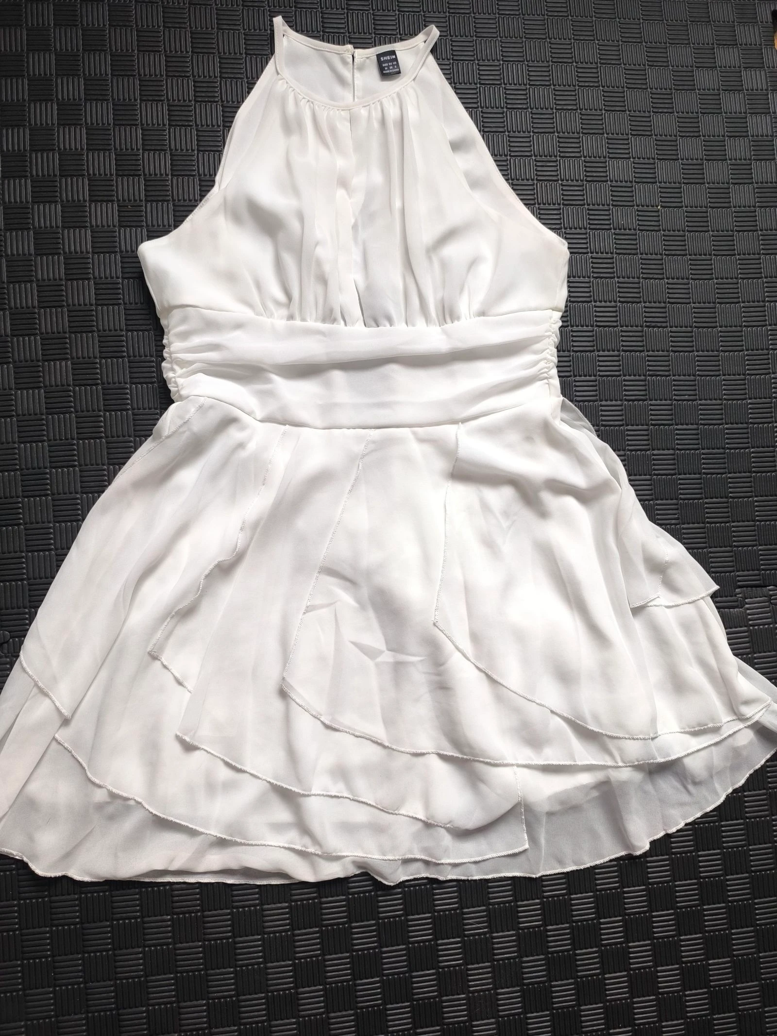 Vestido blanco cuello halterofilia 